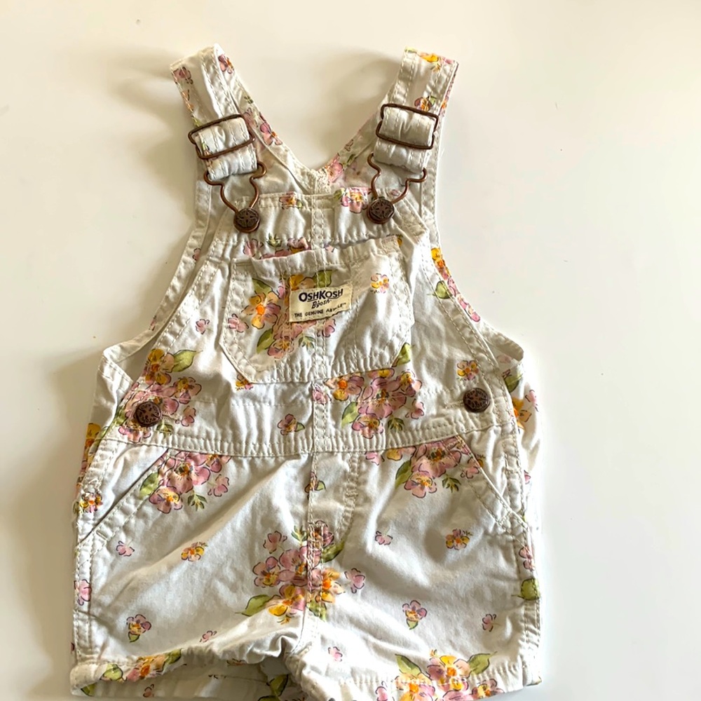 🌸OshKosh overall shorts 9months 🌸